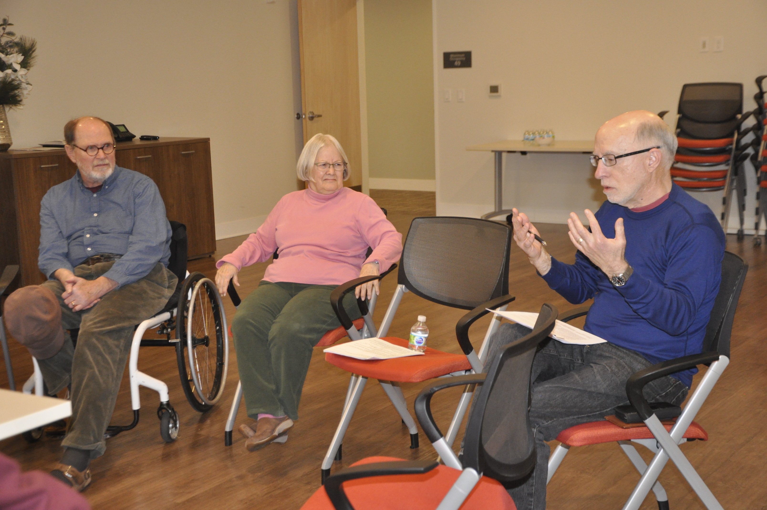 Students discuss scientific papers with residents of Abitan